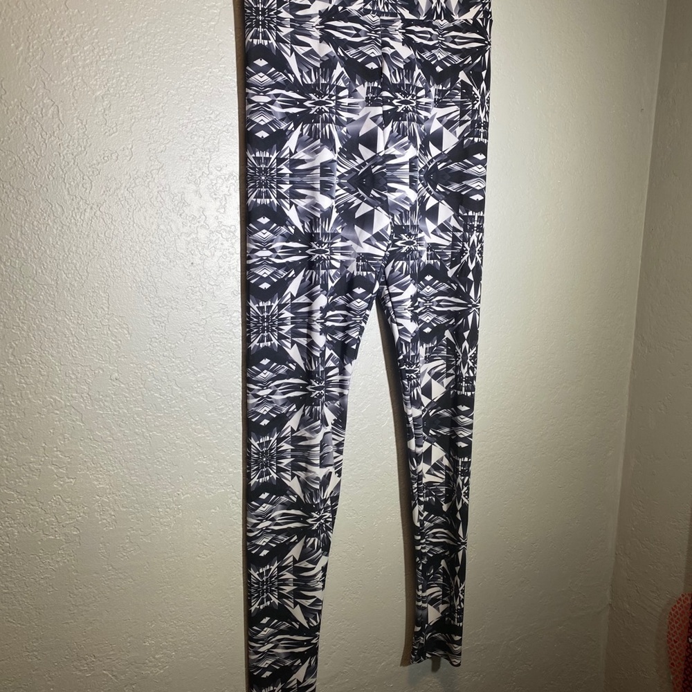 JIVA women’s  full leggings sz M black/white